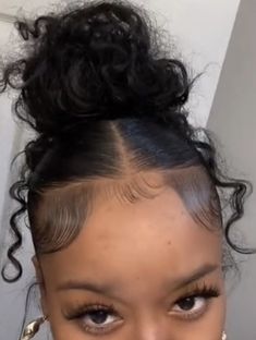 Relaxed Hair Aesthetic, Curlyhead Hairstyles, Small Claw Clip Hairstyles Curly Hair, Slick Back Claw Clip Hairstyle Curly Hair, Natural Curly Hair Claw Clip Hairstyles