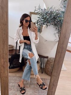 California Mom Style, White Linen Button Down Shirt Outfit, Portland Outfits, Outfit Ideas With Jeans, Walk Confidently, Greek Vacation, Styled Outfits, Printed Blouses, Blouses Designs