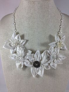 Flower Shaped Wedding Costume Jewelry Necklace, Flower Shaped Costume Jewelry Necklace For Wedding, Bohemian White Jewelry With Flower Decoration, White Bohemian Jewelry With Flower Decoration, Elegant White Flower Beaded Necklace, White Bib Necklaces For Wedding, White Bib Necklace For Wedding, White Flower Decorated Necklaces For Party, Elegant Handmade White Flower Necklace