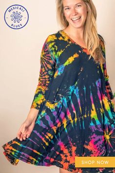 70 Clothes, Boho Bangles, Ballerina Painting, Tie Dye Tunics, Easy Outfit, Caftan Dress, Bedroom Boho, Tie Dye Shorts, Maxi Skirts