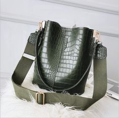 Shipping: Worldwide Express Shipping AvailableDelivery time: 7-15Days Fast ShippingReturns: Fast refund, 100% Money Back Guarantee.Brand Name: FXZLLQHandbags Type: Shoulder BagsTypes of bags: Shoulder & Crossbody BagsMain Material: PUShape: BucketPlace Of Origin: ZHE JIANG  ProvinceOrigin: Mainland ChinaHardness: SoftPattern Type: AlligatorInterior: Interior Slot PocketDecoration: NONEExterior: NONEOccasion: VersatileClosure Type: HaspGender: WOMENStyle: FashionModel Number: FKN-9837Number of Ha Tas Bahu, Bucket Handbags, Pu Leather Bag, Adjustable Bag, Stone Pattern, Women Handbag, Crocodile Leather, Leather Bucket Bag, Leather Pattern