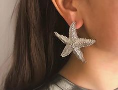 big elegant starfish earrings Woman In Gold, Starfish Pendant, Starfish Earrings, Star Earrings Stud, Stud Earrings For Women, Cool Necklaces, Fashion Jewelry Earrings, Metal Earrings, Animal Jewelry