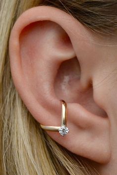 This striking V shape with a sparkling prong mounted Cubic Zirconia Ear Cuff is so flattering to the ear and sure to turn heads! This cuff is non pierced and hugs the side of your ear comfortably and securely. It is directional as the pattern has been off set for an excellent look on the ear from a frontal view. It is available in these metals: * Sterling Silver * Gold Filled Other options include: * Left Side * Right Side * Pair This piece will arrive in a Gift Box and include simple fitting in Minimalist Ear Cuff, Diamond Ear Cuff, Cute Ear Piercings, Geode Earrings, Gold Ear Cuff, Bar Stud Earrings, Cluster Earrings, Purple Wedding, Ear Jewelry