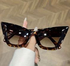 Fun Cat Eye Sunglasses Glasses Trends, Glasses Fashion Women, Cat Eye Sunglasses Women, نظارات شمسية, Eye Wear, Frame Glasses, Cat Eyes, Men Vintage, Womens Glasses