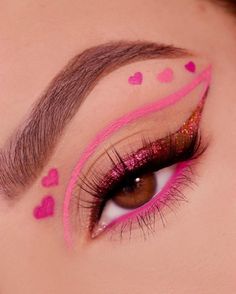 Eye Makeup Liner, Pink Eyeliner Looks, Pink Graphic Liner, Lip Makeup Ideas, Raspberry Punch, Glisten Cosmetics, Day Eye Makeup, Pink Eyeliner