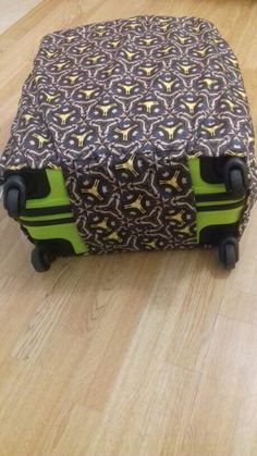 Diy Luggage Cover, Denim Crafts Diy, Purse Sewing Patterns, Best Book Covers, Diy Bag Designs, Hand Painted Fabric, Diy Bags Purses