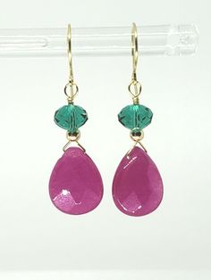 Chic Faceted Pink Malay Jade Briolette and Green Swarovski Crystal Briolette Dangle Earrings with high polished ball spacer ITEM DETAILS: Length:            30mm / 1 1/8" Item Weight:    2.15g Metal:              Ear wires are 14k Solid Gold, wire and spacer are high quality 14k gold fill STONE DETAILS: Briolettes are 10x9, Crystals are 6mm Shipped with USPS First Class Package. We describe everything to the best of our knowledge, please look closely at all pictures as they are part on the descr Briolette Earrings, Beading Inspiration, Pink Jade, Beaded Earrings Diy, Diy Jewelry Unique, Earrings Diy, Jewelry Unique, Bead Jewelry, Gold Wire