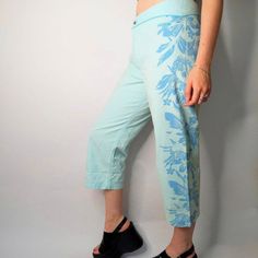 ♥Super cute blue sufer capri cropped trousers with floral hibiscus print! ♥Brand: O'Neill Board Babes ♥Would best fit size 12 ♥Waist measurement: 32 inches (mid rise) ♥Model is size 8-10 and 5'7, the trousers are loose on her  ♥In good vintage condition, general signs of wear such as small marks here and there Blue Retro Pants For Spring, Vintage Blue Bottoms With Relaxed Fit, Vintage Blue Pants For Spring, Fitted Vintage Blue Bottoms, Vintage Blue Fitted Bottoms, Vintage Fitted Blue Bottoms, Retro Stretch Blue Bottoms, Vintage Blue Pants With Relaxed Fit, Vintage High Waist Blue Bottoms