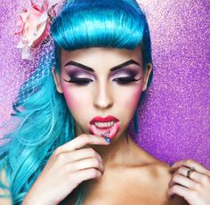 modern pin up makeup look Extreme Make-up, Pin Up Makeup, Turquoise Hair, Purple Makeup, Purple Eyeshadow, Pink Makeup, Purple Eyes, I Love Makeup, Beautiful Makeup