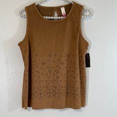 No Boundaries Sleeveless Laser Cut Faux Suede Blouse Juniors’ Size: Large Polyester & Spandex Approx. Measurements Pit To Pit 19” Length 23” New Sleeveless Brown Cotton Blouse, Brown Sleeveless Cotton Blouse, Brown Sleeveless Blouse For Spring, Brown Sleeveless Top For Spring, Sleeveless Brown Top For Spring, Brown Sleeveless Tank Top For Spring, Western Tank Tops, Summer Tube Top, Peach Tank Top