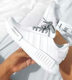 Pinterest: annieskyss Sneaker Trend, Running Sneakers Women, Adidas Zx, Outfit Jeans, Mode Casual, Nmd R1, Casual Sport Shoes, Trend Fashion