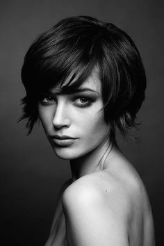 Such a perfect length! Super Short Haircuts, Short Haircuts With Bangs, Longer Pixie Haircut, Pixie Cut With Bangs, Penteado Cabelo Curto, Trendy Short Hair Styles, White Photo