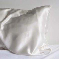 Color: White Size: Queen Fabric Content: 100% Mulberry Silk-22 Momme 6A Grade Wash/Care: Hand wash with lukewarm water, PH neutral detergent, air dry, and steam as needed. Honeylux envelope style pillowcases use the highest grade (deluxe quality) of 6A 22momme mulberry silk and are delicate yet long-lasting for your beauty sleep. This real silk pillowcase helps with anti-acne and anti-aging and comes with a beautifully crafted gift box. Silk Pillowcase Hair, Hair Due, Frizz Free Hair, Satin Pillowcase, Beauty Sleep, Silk Pillow, Prevent Wrinkles, Frizz Free, Silk Pillowcase