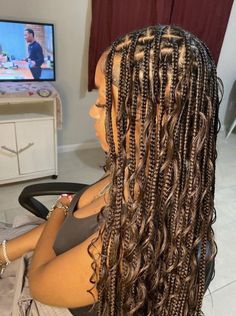 Brown Box Braids With Curls, Dark Brown Boho Knotless Braids, Black And Brown Boho Braids, Spring Braids Black Women, Light Brown Boho Braids, Dark Brown Goddess Braids, Braided Hairstyles Brown, Light Brown Box Braids, Brown Boho Braids