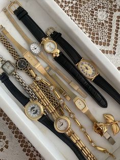 Two Watches On Wrist, Vintage Aesthetic Accessories, Vintage Women Watch, Watch Collection Women, Collections Aesthetic, Vintage Watch Aesthetic, Vintage Designer Aesthetic, Watches Aesthetic, Aesthetic Watches