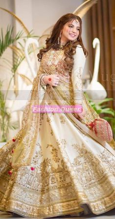 https://youtu.be/NaC6-iT5mko Pakistani Bridal Hairstyles, Hair Style On Saree, Makeup Images, Asian Bridal Dresses, Bridal Dresses Pakistan, Bride Sister, Long Hair Wedding Styles, Bridal Dress Fashion