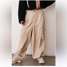 Free People Movement Road Ahead Pants Brand New Without Tag Size Small Baggy Cargo Style Excellent Brand New Condition Oversized Cargo Pants, Barrel Pants, Velour Pants, Lightweight Pants, Printed Wide Leg Pants, Pilates Studio, Boho Pants, Cargo Style, Kick Flares