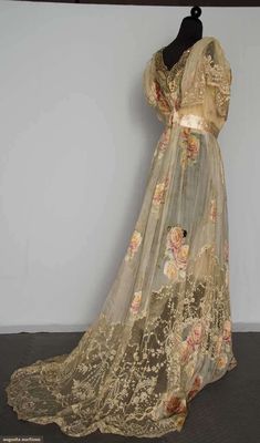 Detail Couture, Belle Epoch, 1900s Fashion, Rose Blossom, Boho Outfit