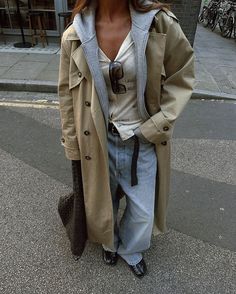 Tabi Outfit, Trenchcoat Outfits, Trench Coats Women Outfit, Trench Coat Outfit Winter, Euro Winter, London Ootd, Trenchcoat Outfit, Oversized Trench Coat, Trench Coat Outfit