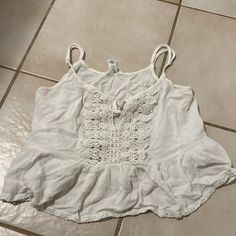 Never Worn, Brand New - Super Cute Ships Same Day, Within Reason Pet-Free And Smoke-Free Home Well-Kept Experienced Seller Make Me An Offer :) *Please Note All Purchases, Or Bundles Are Thoroughly Pictured Before Sending.* Cute Ships, Crop Blouse, Forever 21 Tops, Forever 21, Bundles, Super Cute, Womens Tops, Ships, Crop Tops