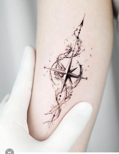 Vintage Compass Tattoo, Compass Tattoos Arm, Feminine Compass Tattoo, Nautical Compass Tattoo, Scottish Tattoos, Compass Rose Tattoo, Tattoo Catalog, Compass Tattoo Design, Nautical Tattoo