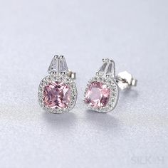 Bezauberndes Rouge: Morganite Bridal Set ! 

















































 Schmücken Sie Ihren besonderen Tag mit den zarten Farbtönen unseres rosafarbenen Morganit-Brautschmucksets im Kissenschliff, das sorgfältig aus hochwertigem 925er Sterlingsilber gefertigt wurde.



 
Eleganz definiert : Eine perfekte Mischung aus Anmut und Charme mit einem glänzenden rosafarbenen Morganit-Mittelstück im Kissenschliff.



 Handwerkskunst : Jedes Stück ist sorgfältig aus 925er Sterlingsi Morganite Bridal Set, Pink Stud Earrings, Feminine Jewelry, Minimalist Engagement Ring, Bridal Jewelry Set, Pink Studs, Pink Morganite, Sterling Silver Engagement Rings, Moissanite Wedding Bands