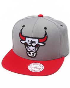 Nice Hats, Nba Apparel, Chicago Bulls Snapback Hat, Shoes Game, Chicago Bulls Hat, Urban Street Fashion, Dope Hats, Nba Outfit, Derby Hats Fascinators