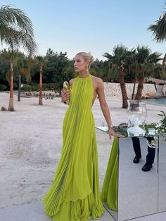 Luxury Wedding Guest Dress, Formal Beach Wedding Guest Dress, Wedding Beach Guest Dress, Wedding Guest Dress Garden Party, Formal Beach Outfit, Formal Beach Dress, Beach Chic Outfit Wedding Guest, Wedding Guest Outfit Green, Wedding Guest Outfit Beach