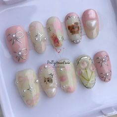 Thank you for stopping by and supporting a small business!💖 ⭐⭐️ Default Photo Shape: Oval ~25mm 🍁 Most of our products are made from highest quality gel X nails with 4-6 layers of coating. It can be reusable and last for more than 14 days, if you take it off right. For instruction, please message me. Each set comes with 10 handmade press on nails, a mini file, a mini buffer, a cuticle stick. 🍁 Measurements Please measure your own nail and find your size from our picture guide. We totally can Kawaii Pink Nails, Nails With Bows, Cats Nails, Nails Y2k, Photo Shape, Punk Nails, Y2k Nails