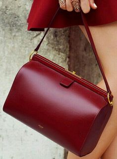 ♥♥♥ Leather Bag Design, My Style Bags, Timeless Bags, Girly Bags, Red Handbag, Handbag Heaven, Fancy Bags, Instagram Highlights, Classic Bags