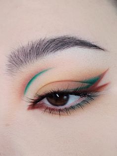 Eyeshadow Looks Eyeliner Make Up Looks, Creative Makeup Looks Colorful, Creative Eyeshadow, Maquillage On Fleek, Face Art Makeup, Eye Makeup Pictures, Eye Makeup Designs, Dope Makeup, Colorful Eye Makeup