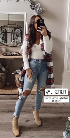 Easy Fall Outfits To Put Together, Black Shirt Fall Outfit, Cute Fall Date Outfits For Women, Rainy Day Field Trip Outfit, Christmas Party Outfit Jeans, Cute Outfits For Medium Sized Women, Elegant Outfit Inspiration, Vermont Winter Outfit, Winter Country Club Outfit