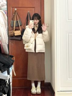 Korea Winter Fashion Women, Korea Winter Outfit, Chic Outfit Aesthetic, Bossy Outfit, Japan Outfit Winter, Uniqlo Women Outfit, Minimalist Winter Outfit, Different Body Sizes, Korean Winter Outfits