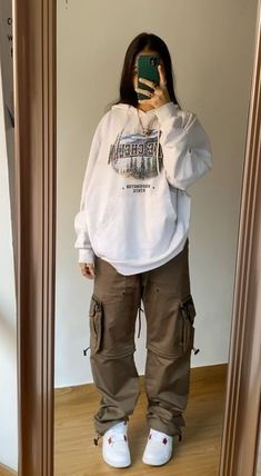 Baggy Pants And Hoodie Outfit, Baggy Clothes Outfit For School, 90s Street Style Women, Trendy Baggy Outfit, Savage Outfits Style, Cute Tomboy Outfits For School, Stylish Baggy Outfits, Baggy Clothes Streetwear, 2023 Teenage Fashion