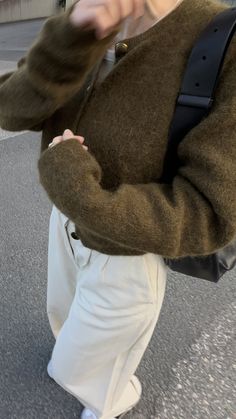 Khaki Cardigan Outfit, Massimo Dutti Cardigan, Fashion Cardigan, Cardigan Outfit, Minimal Outfit, September 7, Cardigan Outfits, Traditional Fashion