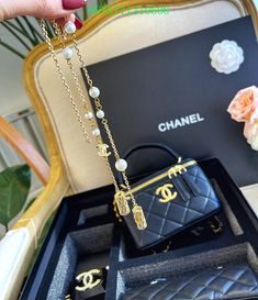 Size: 20cm OR 22cm It comes with Dust box, Care manual, Tag, and Paper bag. Elegant Gift Shoulder Bag With Original Box, High-end Box Bag With Gold-tone Hardware As Gift, New Handbags, Fashion Statement, Wellness Design, Paper Bag, Things To Come, The Incredibles