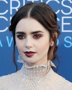 Lily Collins in Elie Saab Couture Gown at 22nd Annual Critics' Choice Awards Bangs Sideswept, Lily Collins Eyebrows, Ghost Makeup, Halloweenský Makeup, Vampire Makeup, Red Eyeshadow, Beauty Make-up