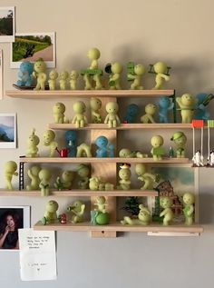 there are many small green figurines on the shelves