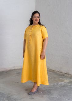 Linen Kurti Design, Plus Size Fashion For Women Indian, Stylish Tops For Women, Kurti Designs Latest, Dress Neck Designs, Blouse Neck