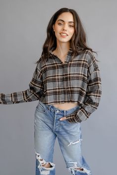 A plaid crop jacket featuring long sleeves, button-up in front and back, and a collar. Plaid Crop Top Outfit, Check Shirts For Women, Crop Shirts For Women, Flannel Crop Top, Full Sleeve Crop Top, Check Crop Top, Plaid Shirt Outfits, Collar Model, Crop Top Designs