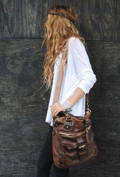 Bohemian Chic // Love the handbag! #fashion #leather Turquoise Bag Outfit, Sweaters Grunge, Campomaggi Bags, Turquoise Bag, Look Boho Chic, Ethno Style, Bag Outfit