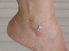 Sterling silver two dolphins anklet bracelet. All components are 925 sterling silver. Available sizes:   8.30" + 2" extension chain (21 cm + 5 cm) 8.70" + 2" extension chain (22 cm + 5 cm) 9.10" + 2" extension chain (23 cm + 5 cm) Shipping: By Postal Service (no tracking). If you need tracking please choose another shipping option when you order it. You can see other models  https://www.etsy.com/es/shop/Malukart Silver Minimalist Anklets For Gift, Silver Anklet With Lobster Clasp For Gift, Sterling Silver Anklets For Summer Gifting, Sterling Silver Anklets For Summer, Silver Anklets With Adjustable Chain As Gift, Silver Sterling Silver Anklet For Gift, Tropical Jewelry, Silver Anklet, Sterling Silver Anklet