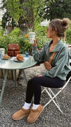 Vacation Outfits Casual Simple, Quarter Zip Up Outfit, Teal Sweatshirt Outfit, 3 Quarter Zip Pullover Outfit, Three Quarter Zip Sweatshirt Outfit, Spring 2024 Womens Fashion, Sherpa Quarter Zip Outfit, Cropped Quarter Zip Outfit