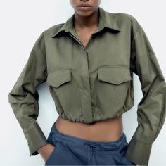 Collared Shirt With Long Sleeves And Pleated Cuffs. Front Patch Pockets With Flaps. Darted Detail On The Back. Elastic Hem. Button-Up Front Hidden By A Placket. Light Khaki Sleeveless Trench Coat, Zara Leather Jacket, Sleeveless Trench, Oversized Trench Coat, Khaki Shirt, Yellow Coat, Lapel Coat, Zara Coat, Oversized Flannel