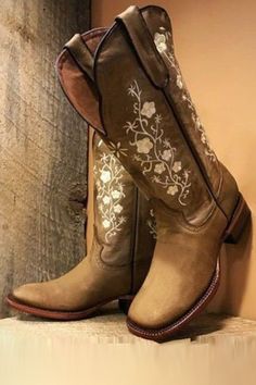 Perfectly Balancing Fashion And Functionality, making Them Versatile For Various Occasions. Whether It's A Casual Day Out, A Western-Themed Event, A Country Concert, Or Paired With A Classic Cowgirl Outfit, These Fashion Boots Are Your Stylish Companion. Vaquera Boots, Cowgirl Ankle Boots, Embroidery Boots, Rodeo Time, Look Boho Chic, Womens Boots Flat, Cowgirl Outfit, Bota Country