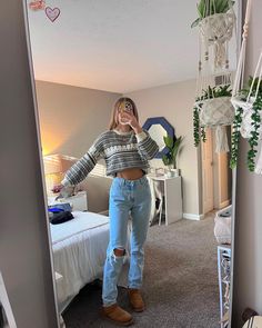 Sporty Event Outfits, Fall Colored Outfits Women, Fall Outfit With Sweater, Cute Fall Outfits Jeans, School Fits Cold, Cute Winter Outfits With Jeans, Cute Everyday Outfits Winter, Fall Outfits Jeans, Sweater Uggs