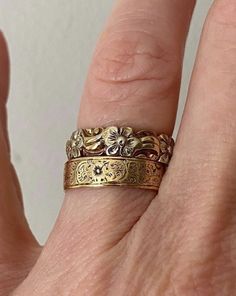 Vintage Stone Ring, Aesthetic Rings Vintage, Wedding Ring Aesthetic Vintage, Vintage Gold Jewelry Aesthetic, Vintage Rings Aesthetic, Gold Ring Aesthetic, Feminine Rings, Gold Rings Aesthetic, Gold Vintage Rings