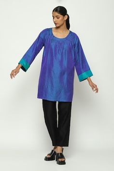 Blue dress with stitchline thread embroidery and contrast bordered sleeve hem. - Aza Fashions Blue Straight Kurta Tunic For Spring, Blue Silk Straight Kurta Dress, Elegant Blue Kurta For Workwear, Elegant Blue Kurta For Work, Blue Fitted Tunic Kurta, Blue Fitted Tunic, Blue Fitted Long Sleeve Tunic, Work Dress Women, Dresses Short Blue