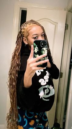 Light Brown Hair Knotless Braids, Blonde Skunk Stripe Knotless Braids, Side Part Boho Knotless Braids, Xs Knotless Braids Color, Small Boho Knotless Braids Color 27, Knotless Color Ideas, Braided Boho Hairstyles, Light Brown Hair Braids, Ways To Style Your Knotless Braids