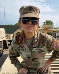 Army Nurse Corps, Hot Military Soldiers Female, Female Military Picture, Military Aesthetic Female, Airforce Woman, Military Nurse Aesthetic, Military Woman Aesthetic, Army Uniform Women, Jrotc Aesthetic